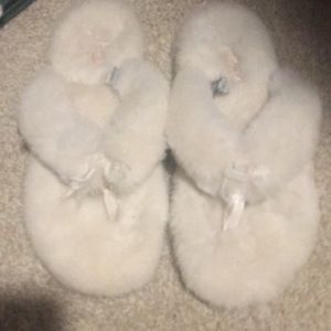 Size 7 Ugg flip flop slippers very worn